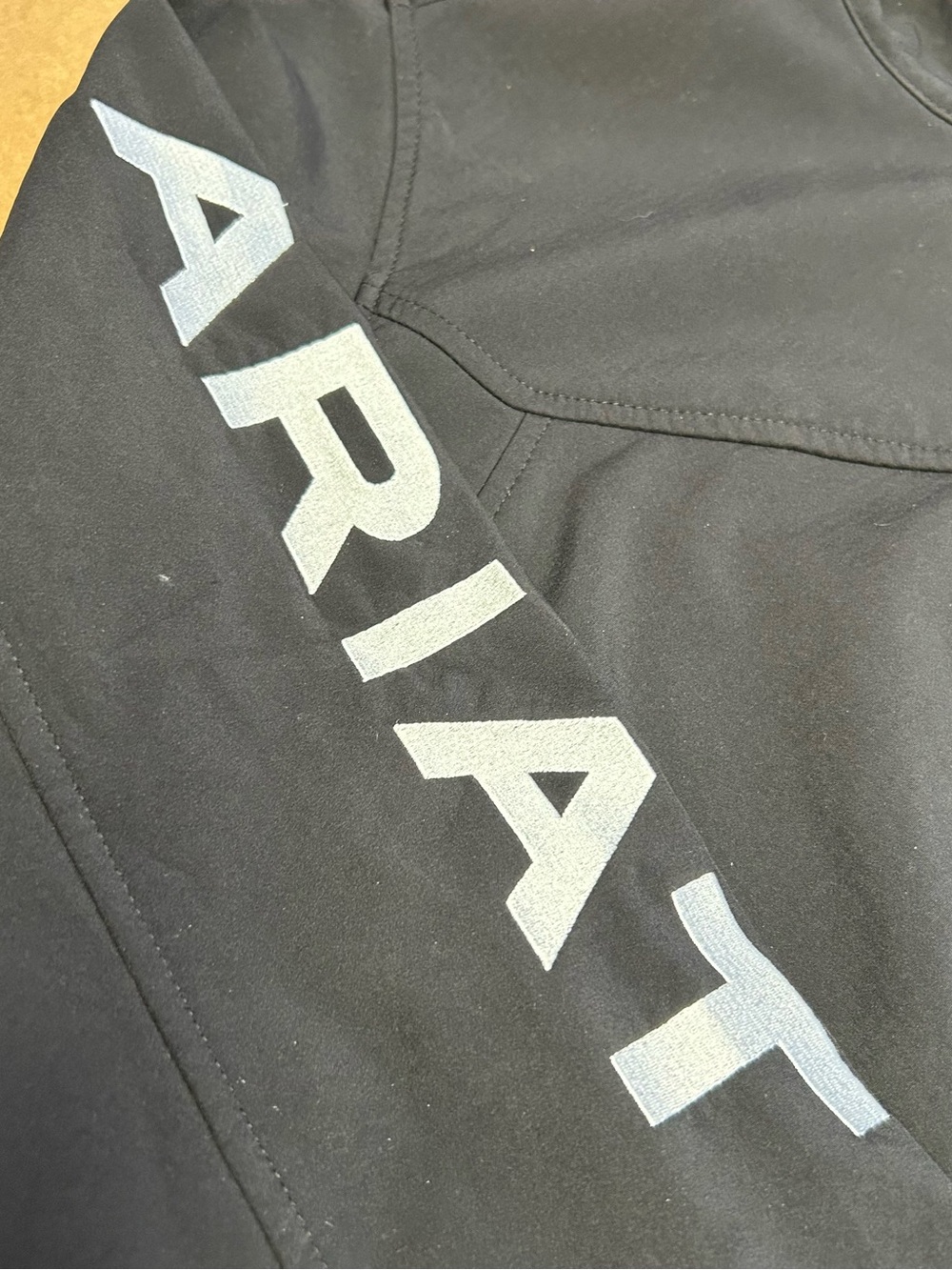 Ariat Black Women’s Black Lightweight Softshell Jacket with Sleeve Logo - Picture 2 of 8